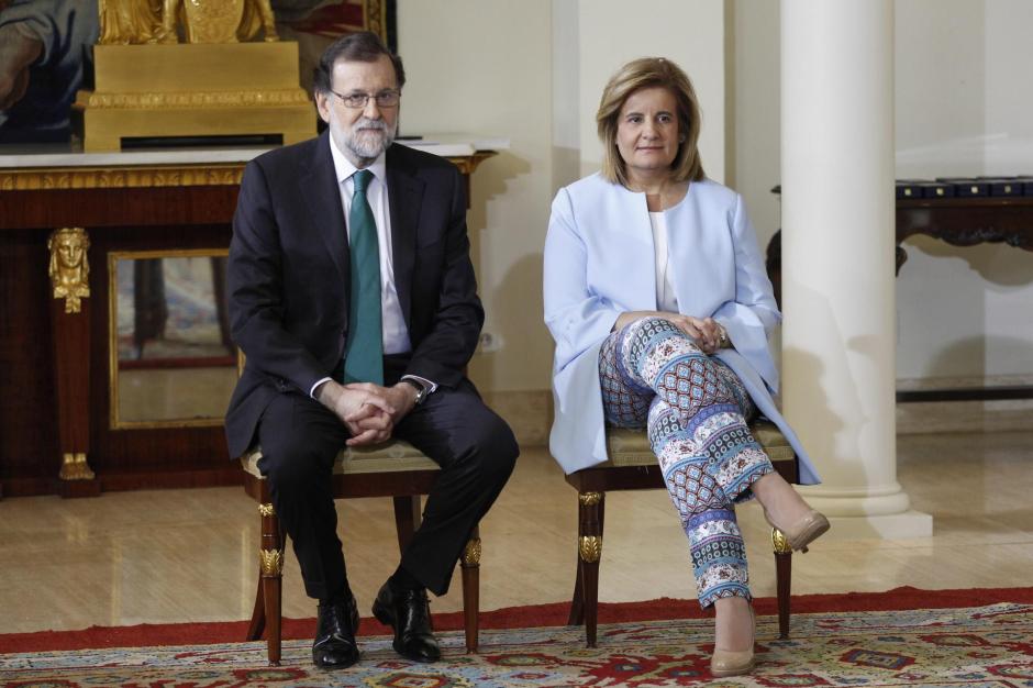 El presidente Mariano Rajoy y la ministra Fátima Báñez durante la entrega de las Medallas al Mérito en el trabajo del Gobierno en 2017