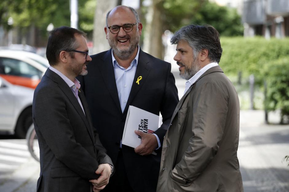 Josep Costa, portavoz de "Junts per Catalonia", Eduard Pujol y Albert Batet