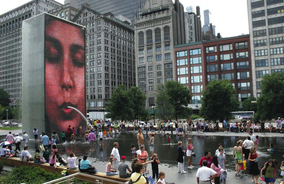 La obra «Crown Fountain», de Jaume Plensa, situada en el Millennium Park de Chicago en 2004.