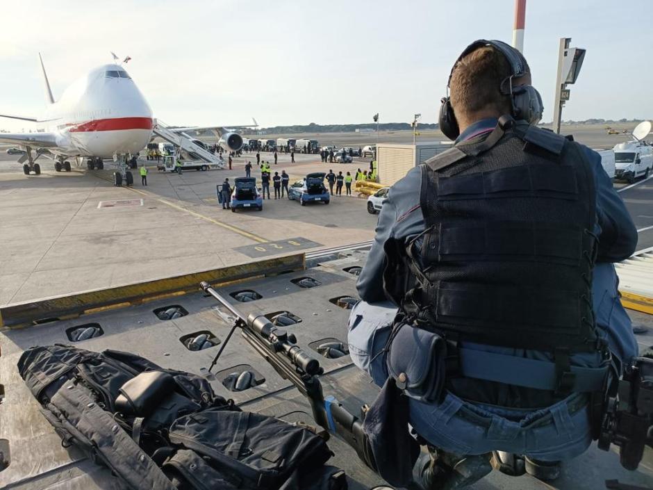 Cuerpos de seguridad apostados en el aeropuerto de Roma