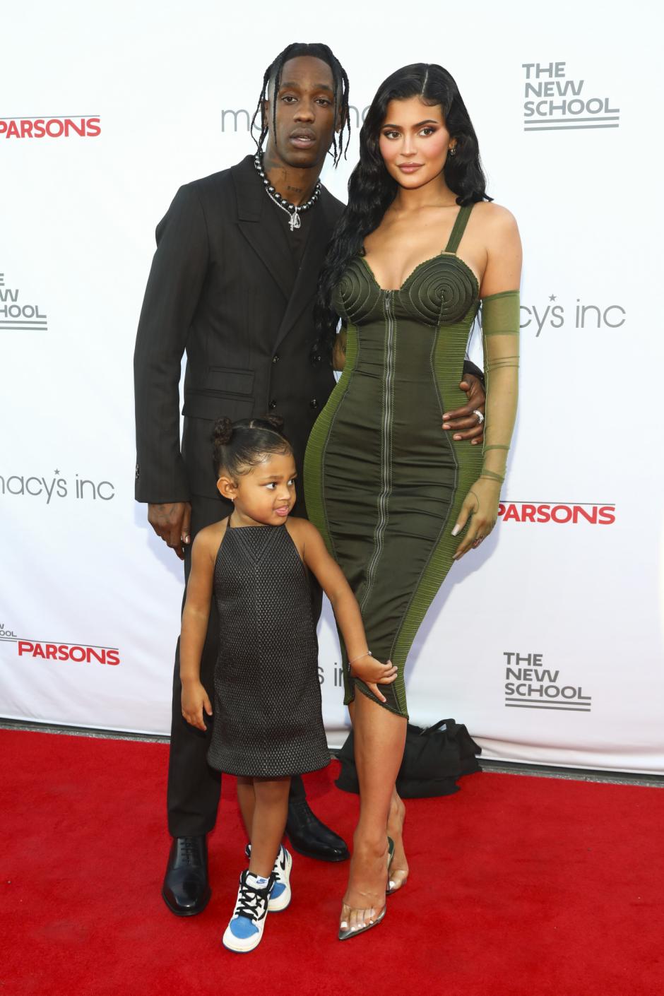 Kylie Jenner y Travis Scott junto a su hija Stormi, de tres años
