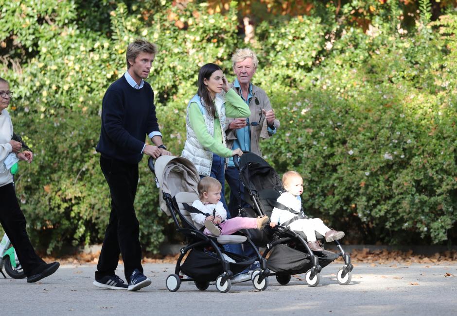 Christian Hannover and Alessandra" Sasha de Osma " with their sons Nicolas and Sofia and his father Ernesto de Hannover in Madrid.17 October 2021