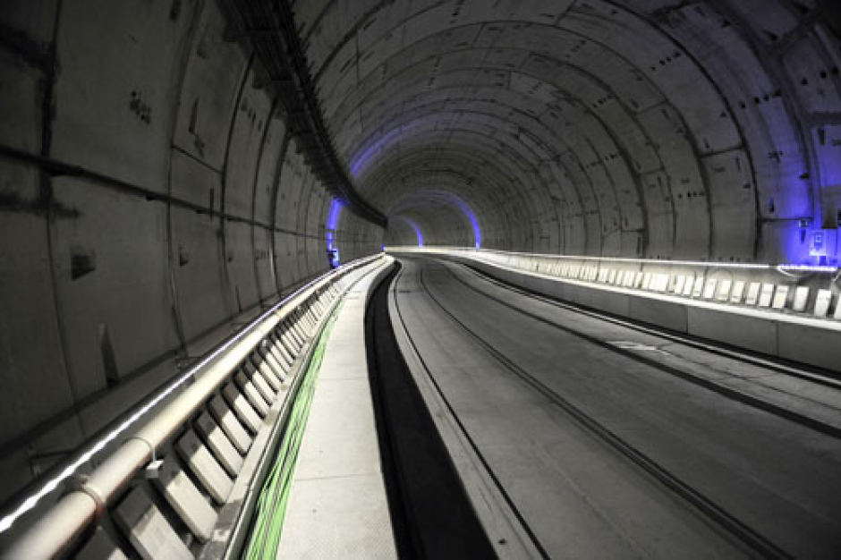 El túnel tiene una profundidad media de 45 metros