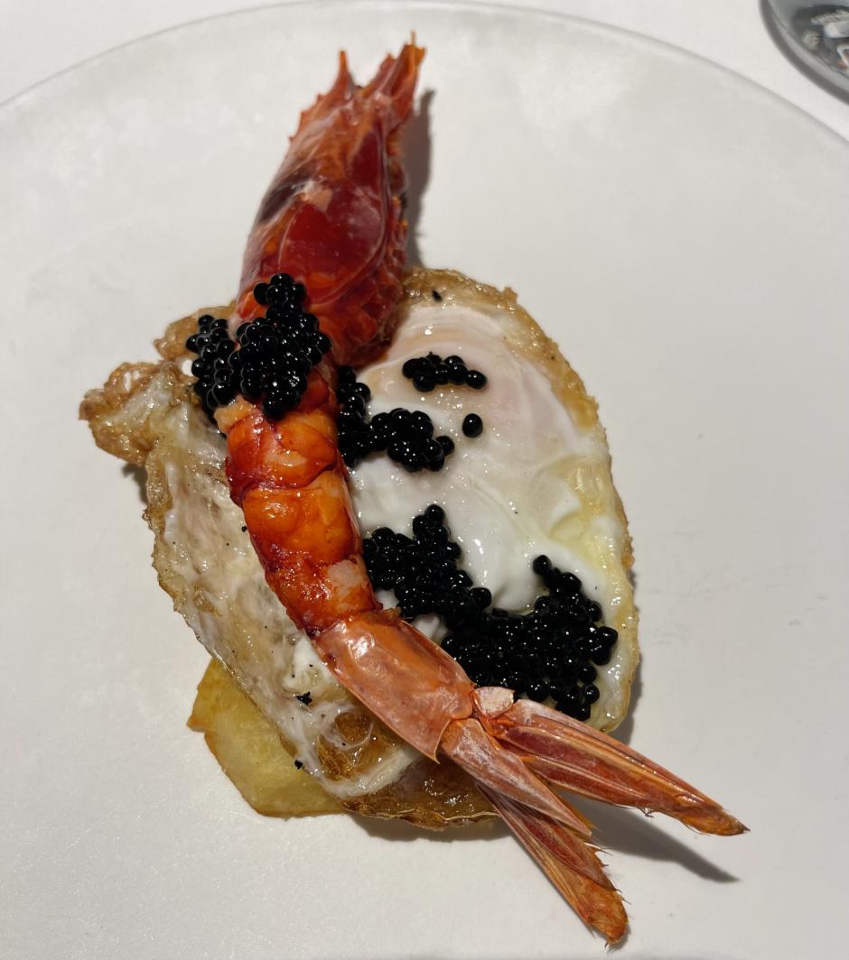 Carabinero con huevo y caviar en el restaurante Alabaster