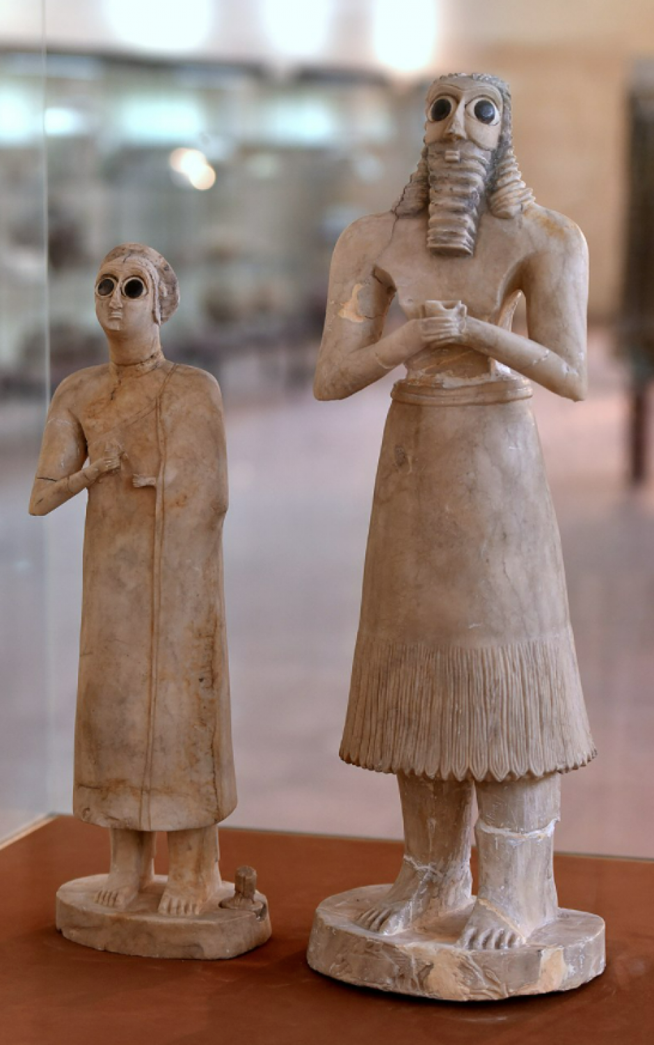 'Mujer y hombre orantes' procedentes del tesoro de Tell Asmar (Museo Nacional de Irak)