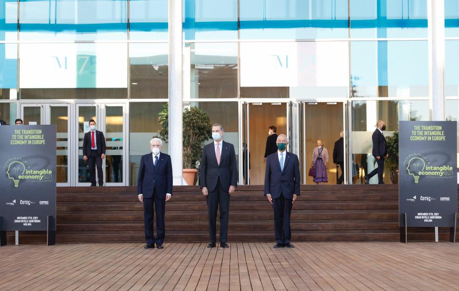 El rey junto a los presidentes italiano y portugués este miércoles en Málaga.