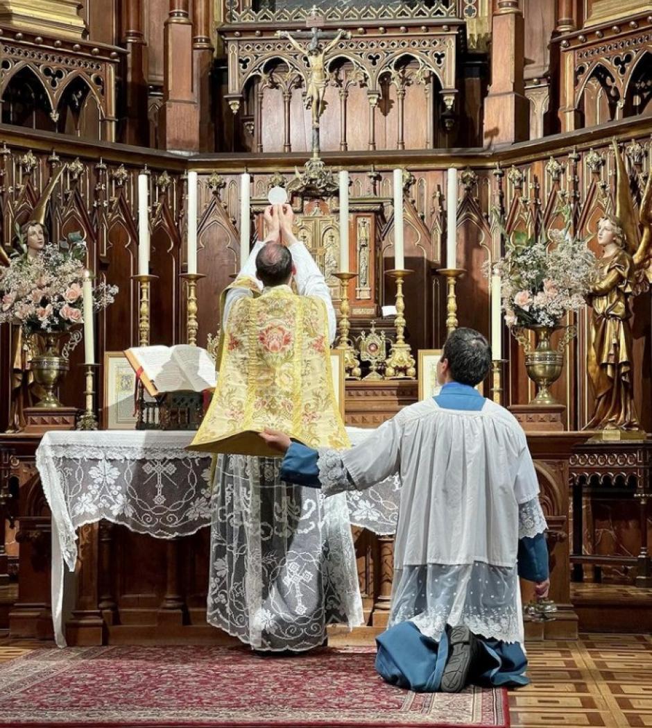 Un día en la Iglesia de Nuestra Señora de la Paz: la “misa tradicional” en  Madrid