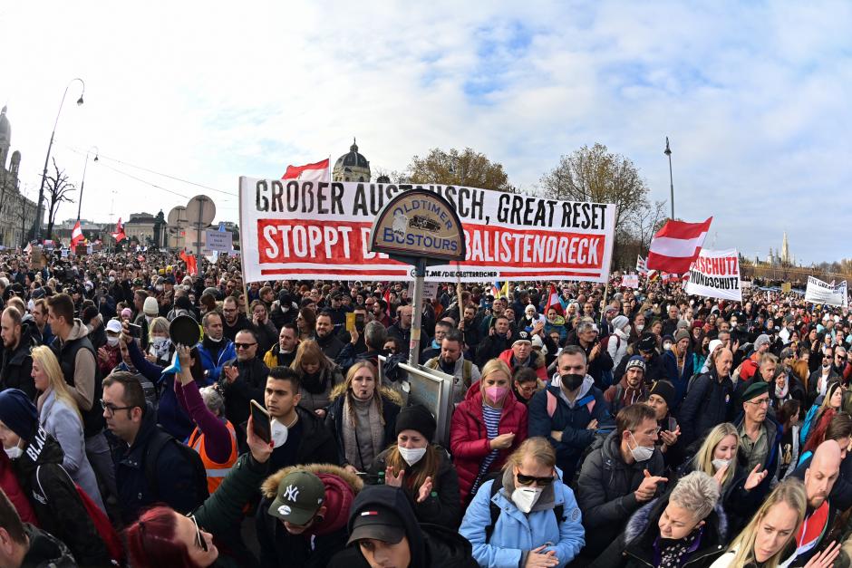 Manifestación en la plaza Heldenplatz en Viena