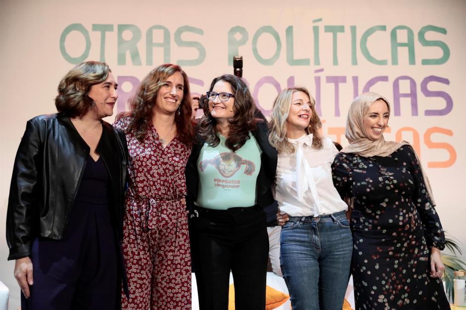Ada Colau, Mónica García, Mónica Oltra, Yolanda Díaz y Fátima Hamed en el acto 'Otras políticas' en Valencia