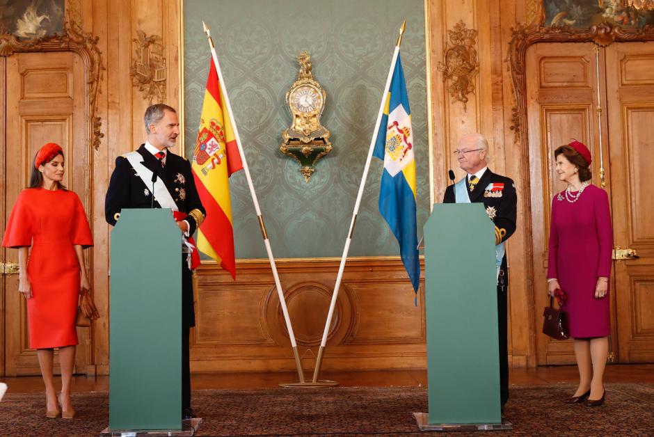 Los Reyes en la recepción oficial de los Monarcas suecos en Estocolmo.