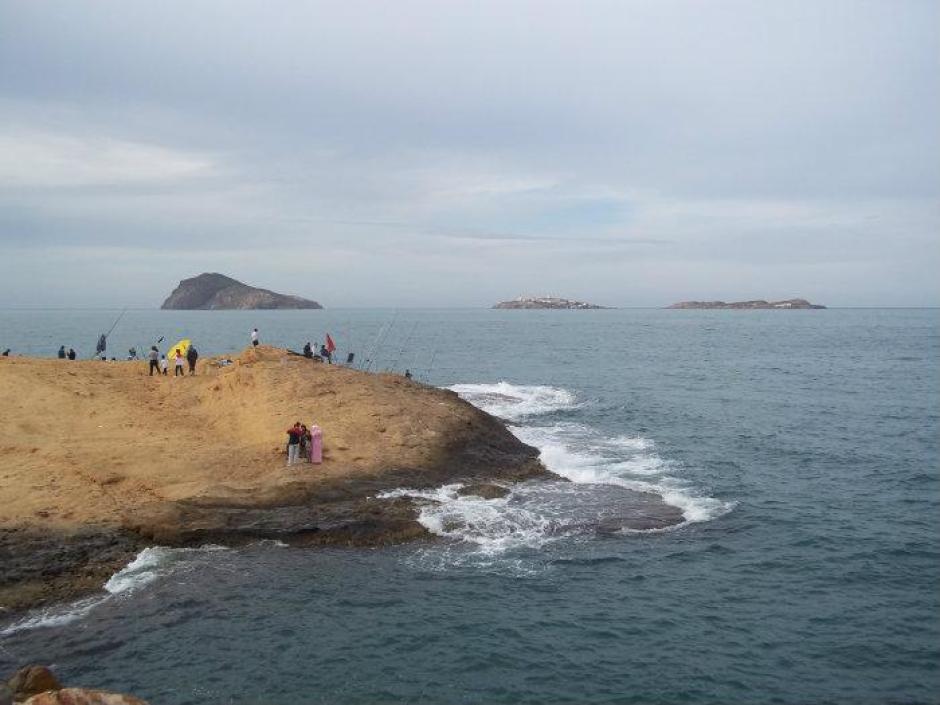 Las islas Chafarinas vistas desde el Cabo del Agua, en Marruecos