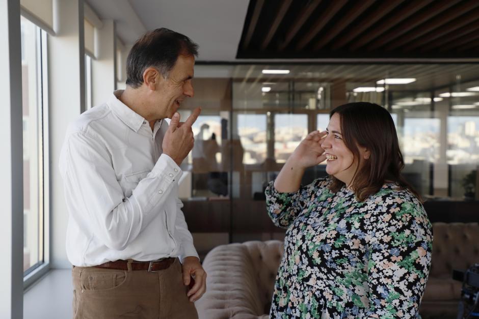 El director Juan Manuel Cotelo y la periodista María Serrano