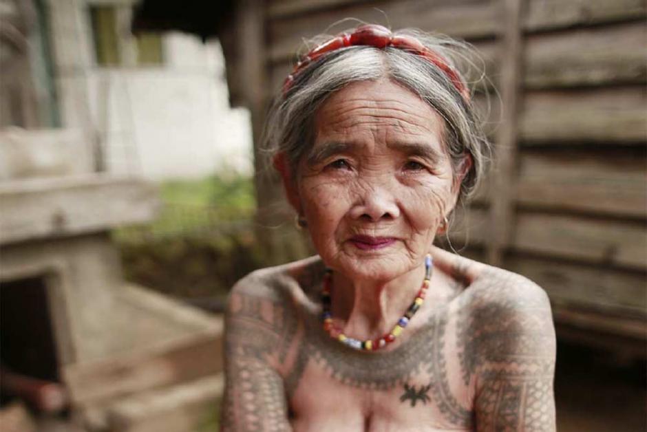 La tatuadora filipina de 104 años Whang-od Oggay