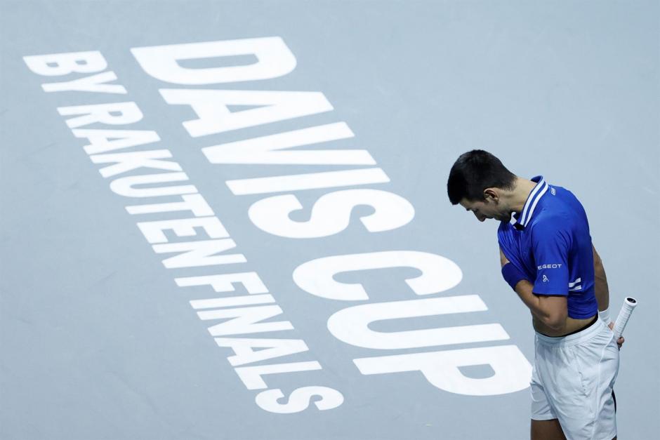 Djokovic durante el partido de dobles de la semifinal de la Copa Davis