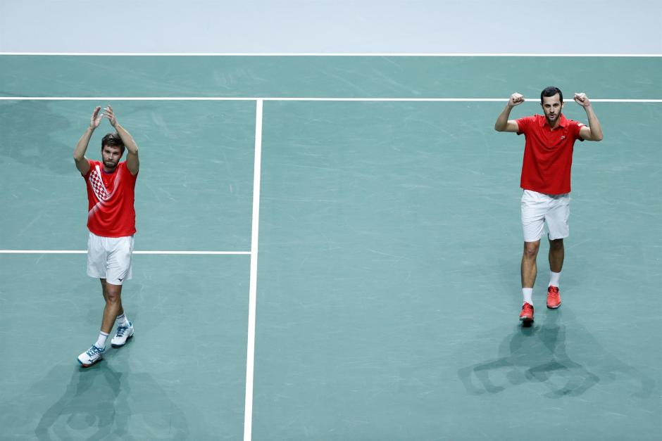 Los croatas Mektic y Pavic celebran su pase a la final de la Copa Davis