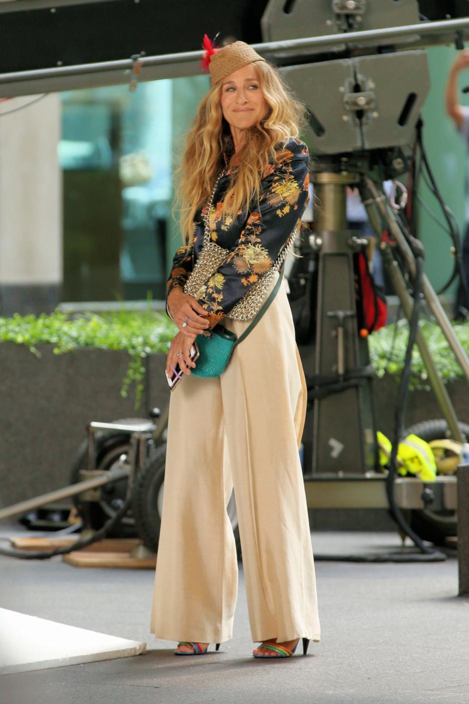Actress Sarah Jessica Parker  filming "And Just Like That" Set In NYC