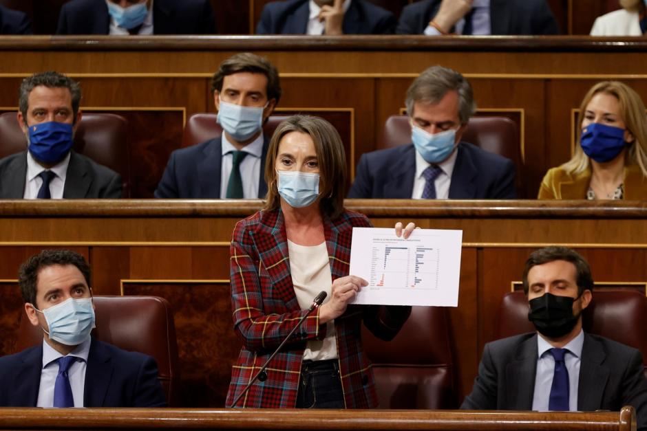 La portavoz popular en el Congreso, Cuca Gamarra, interviene en la sesión de control al Gobierno