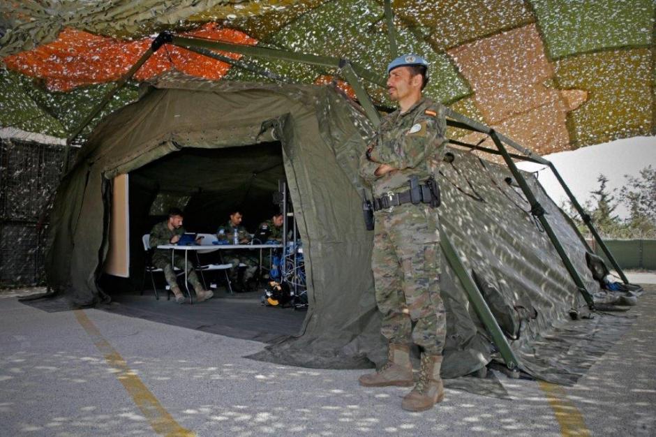 Un soldado español en una de las bases del Líbano