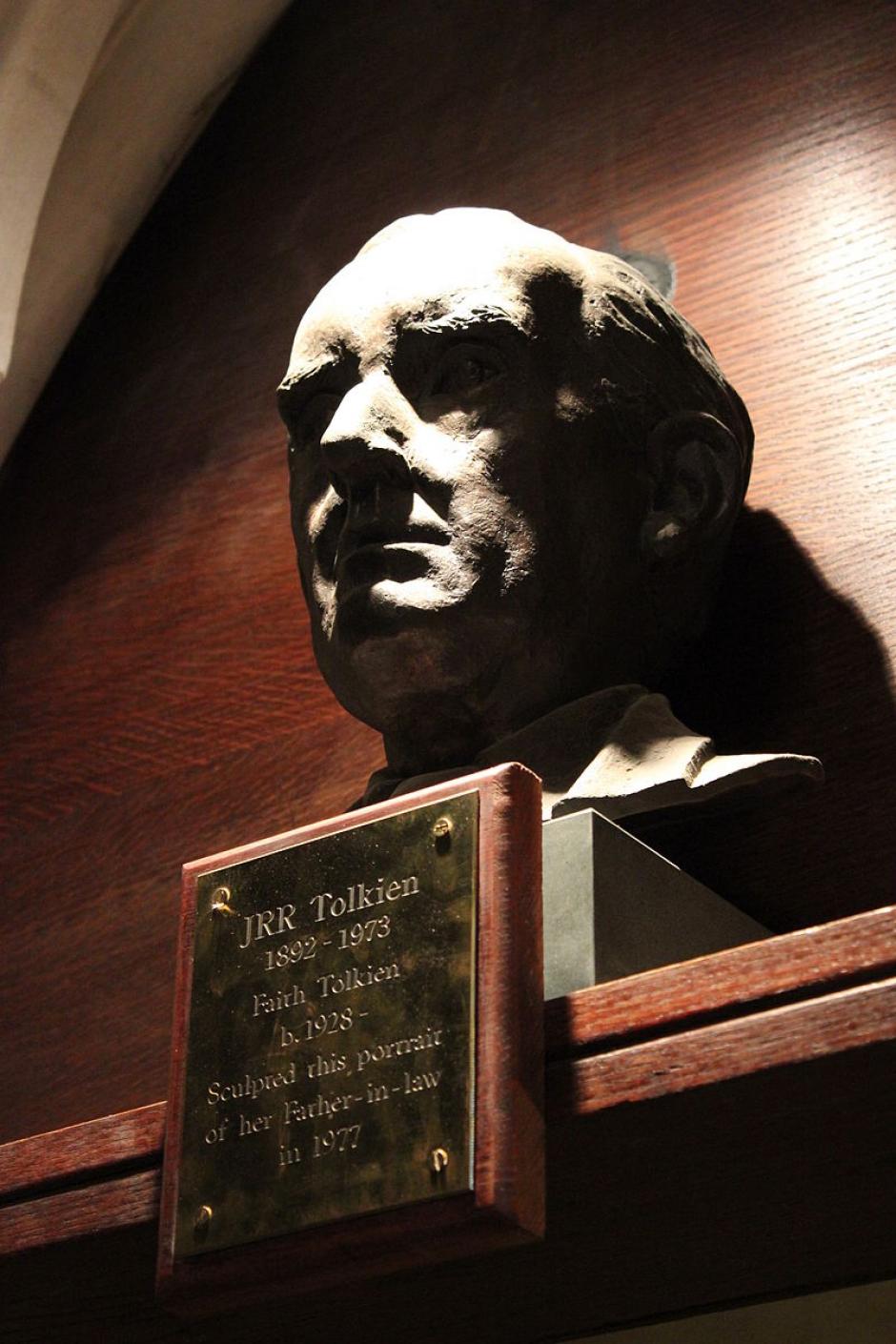 Busto de Tolkien en Oxford