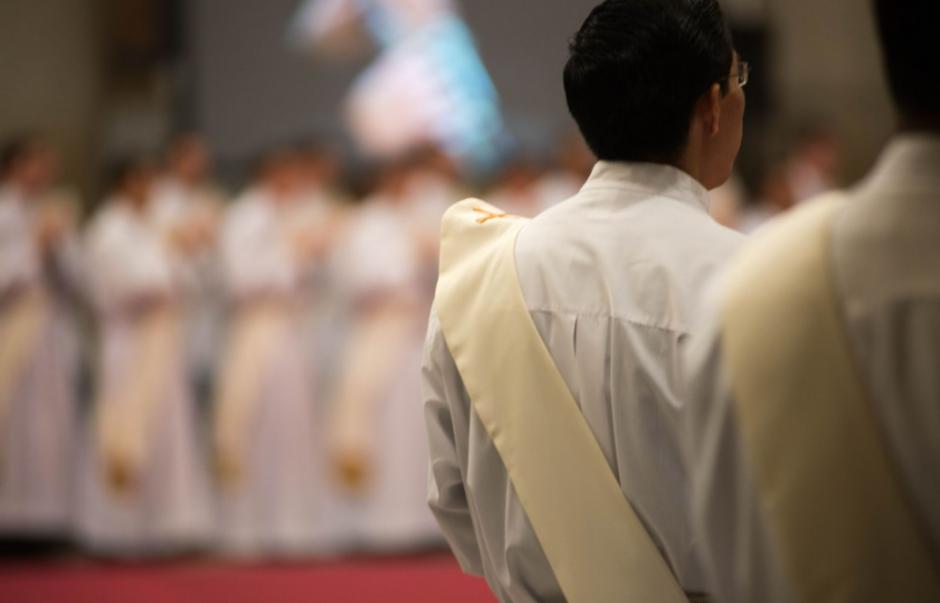 El número de ordenaciones sacerdotales sigue en franco retroceso