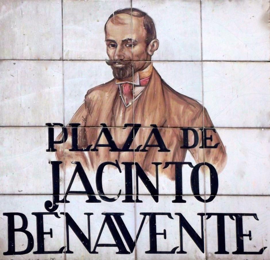 Plaza de Jacinto Benavente en Madrid.