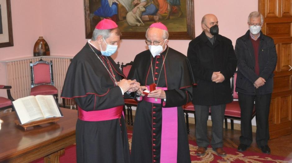 El obispo electo de Ciudad Rodrigo en el día de hoy en la localidad de Villasrubias