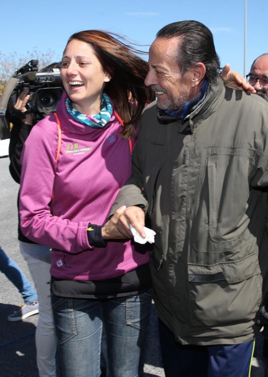 Julian Muñoz junto a su hija Elia, durante un permiso penitenciario en 2016