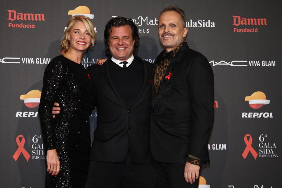 Ricardo Bofill junto a la actriz Belén Rueda y el cantante Miguel Bosé durante la gala " Fundación Lluita contra el Sida " 2015