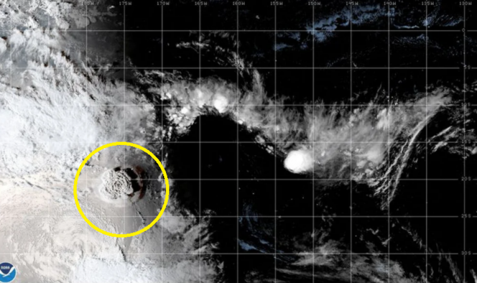 Imagen de fija de la erupción de Tonga vista desde el espacio
