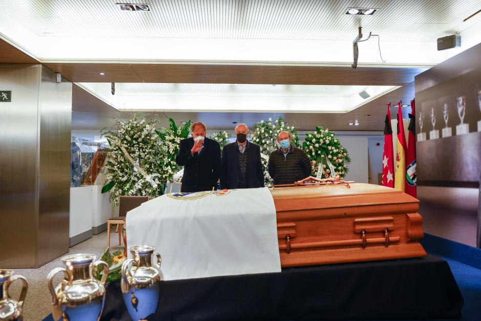 Coach Vicente del Bosque and Toni Grande during burial Paco Gento in Madrid on Wednesday, 19 January 2022.