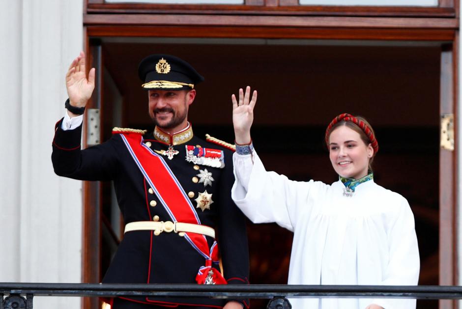 Haakon de Noruega junto a su hija