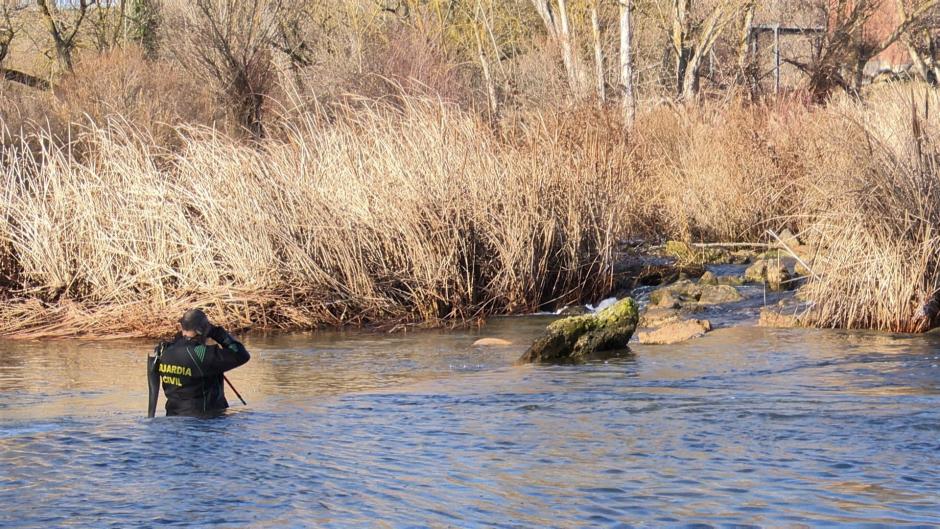 nspección de los Geas en una presa en el Duero próxima a la casa del detenido por la desaparición de la joven Esther López