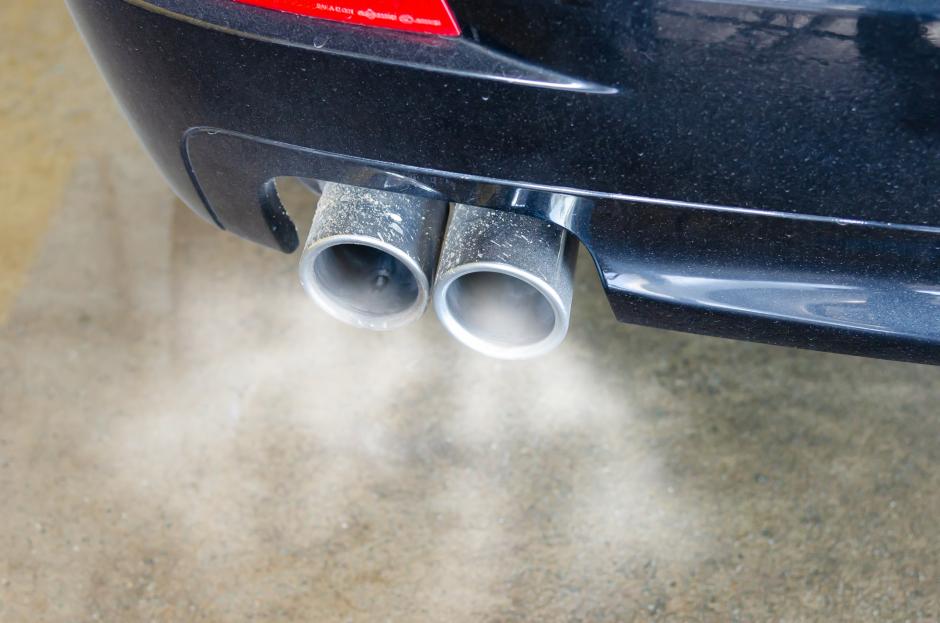 El partido de Errejón quiere quitar la publicidad de los coches contaminantes antes de 2025