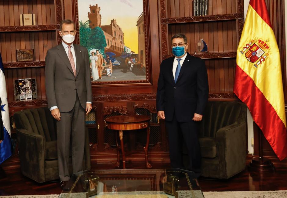 Felipe VI es recibido por el presidente saliente de la República de Honduras