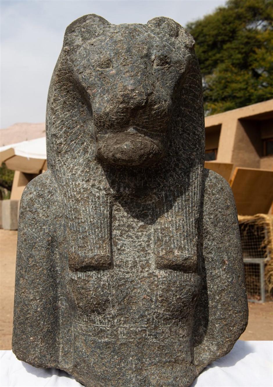 Busto de la diosa leona Sekhmet recientemente descubierto