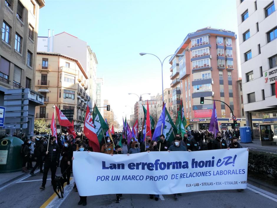 La manifestación de los sindicatos nacionalistas celebrada en Pamplona reunió a unas 1.500 personas