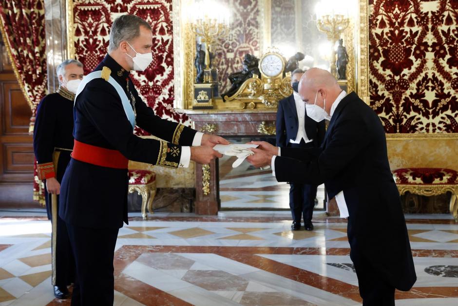 Don Felipe recibe las cartas credenciales del nuevo embajador de la República de San Marino, Luca Brandi