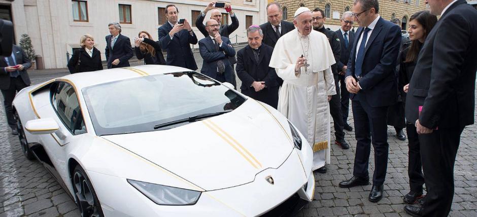 miseria oveja proteger Del Fiat 500 al tranvía: así se mueve el Papa Francisco por Roma y por el  mundo
