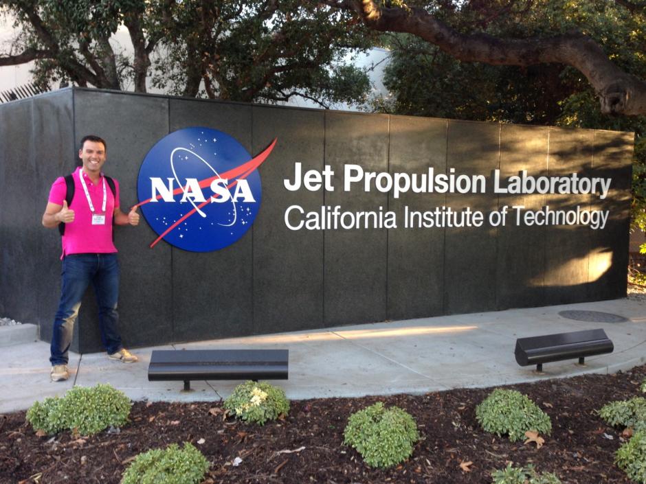 Pla-García, en la sede del Jet Propulsion Laboratory, centro dedicado a la construcción y operación de naves espaciales no tripuladas para la agencia espacial estadounidense NASA