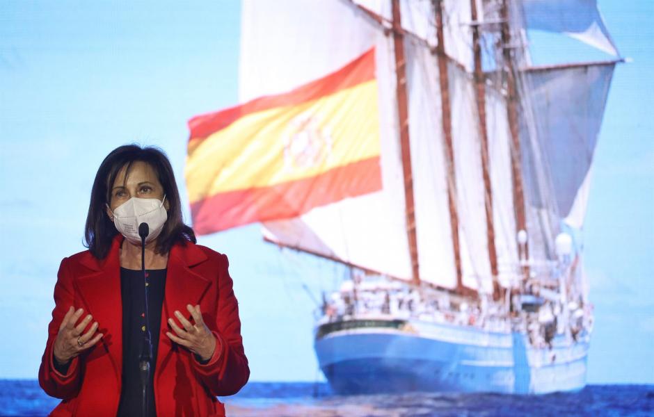 La ministra de Defensa, Margarita Robles, preside el acto de presentación del XCIV Crucero de Instrucción Juan Sebastián de Elcano, en el Museo Naval