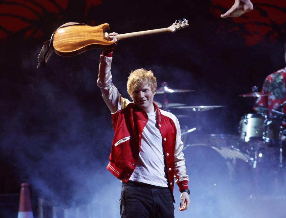 Ed Sheeran durante su actuación en los Brit Awards