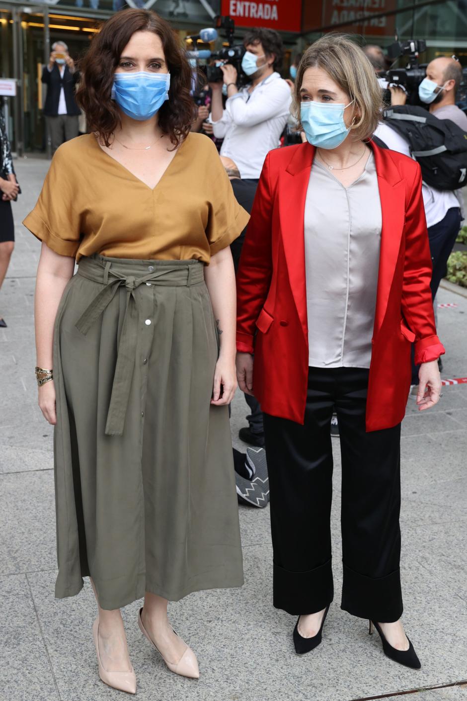 La presidenta de la Comunidad de Madrid, Isabel Díaz Ayuso, y la consejera de Cultura, Marta Rivera de la Cruz