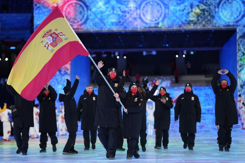 Queralt Castellet y Ander Mirambell como abanderados del equipo español en la ceremonia de inauguración de Pekín 2022