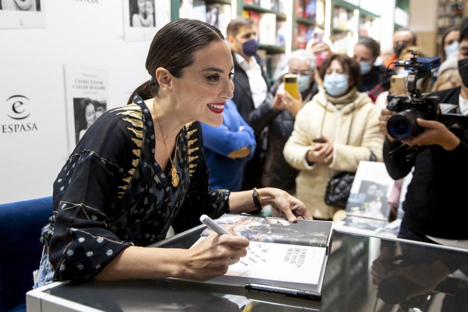 En la firma de su libro `Las recetas de mi madre´