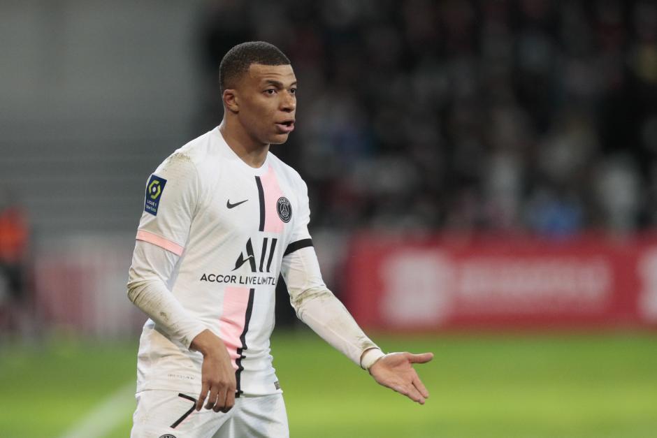 Kylian Mbappé durante un partido de la Liga francesa