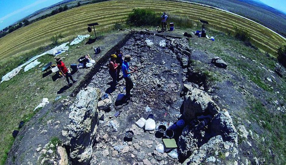 Excavación del Dolmen de El Pendón (Reinoso, Burgos)