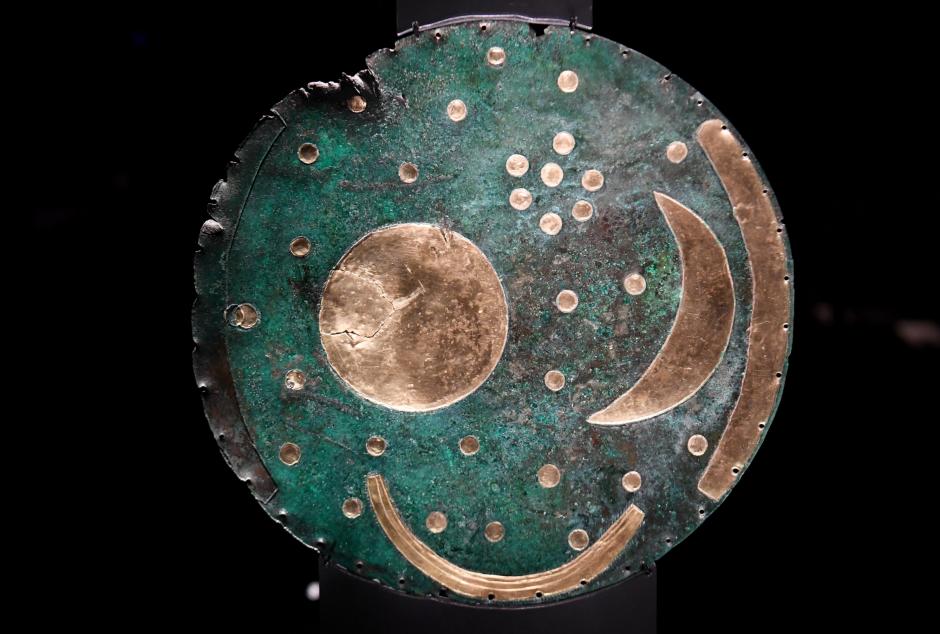 El Disco celeste Nebra en la exposición El mundo de Stonehenge del Museo Británico