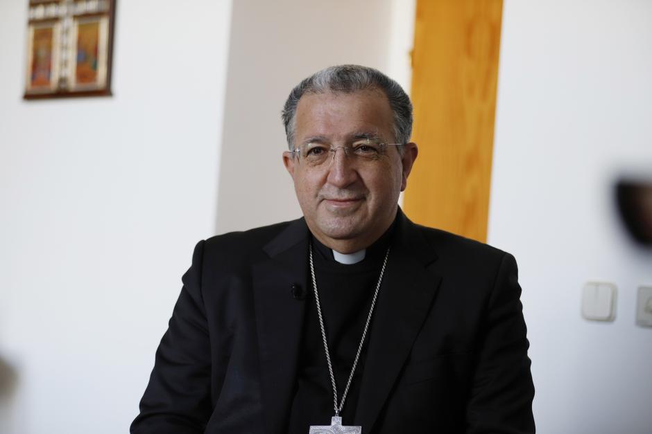 El obispo de Getafe atiende al diario El Debate desde su despacho