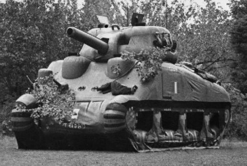 Un tanque Sherman inflable, uno de los muchos engaños que Maskelyne afirmó haber creado