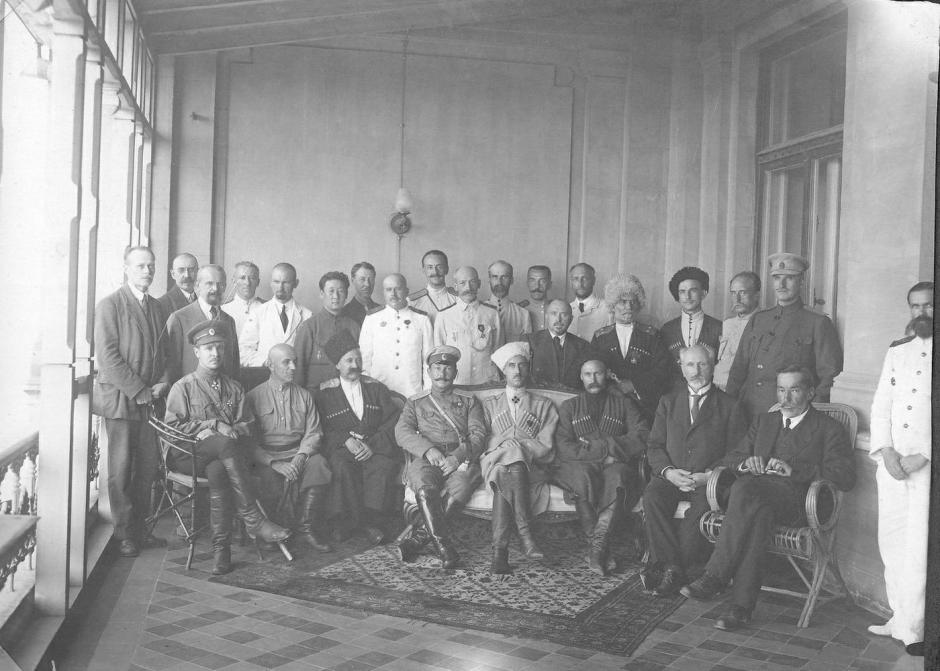 El Gobierno del Sur de Rusia creado por Pyotr Wrangel en Sebastopol , Crimea en abril de 1920